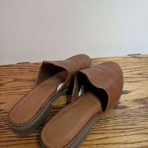 Universal Thread Women’s Tan Brown Slip-On Mule Clogs